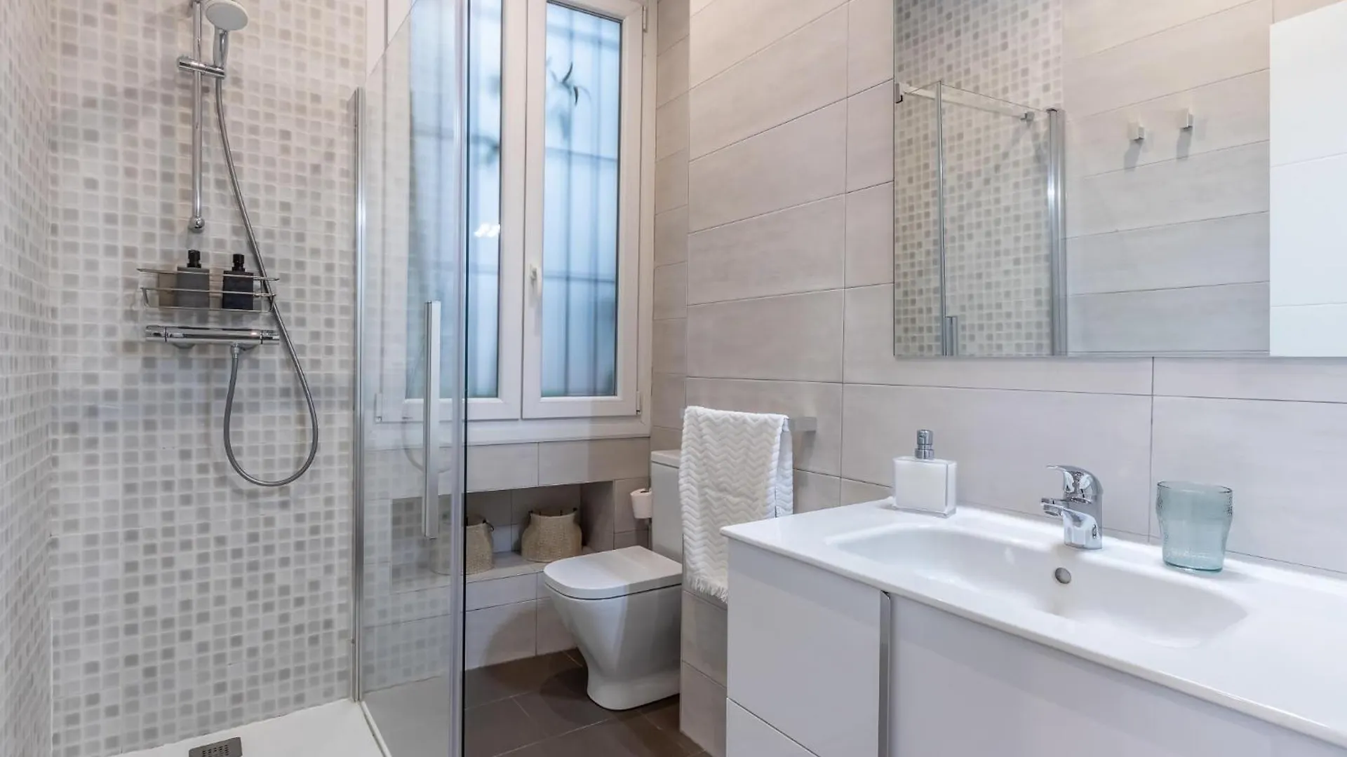 Home-Loving Apartment Bilbao Centre With Parking